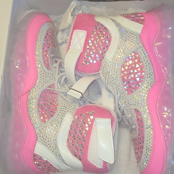 Sneakers - Picture 1 of 2